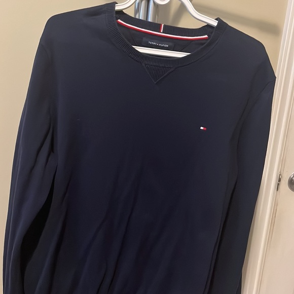 Slightly used long sleeve sweater - Picture 3 of 3